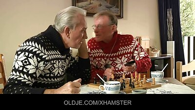 Nejauks pāris, kam ir sekss uz tilta