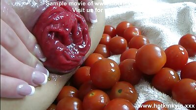 Netīrais tētis pamodina savu meitu draudzeni